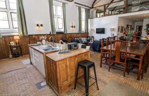 Chetwynd Lodge - Photo 13