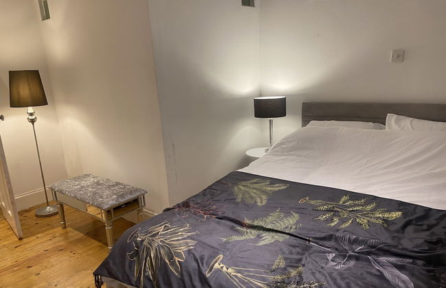 Stunning 2-bed Pet Friendly Apartment in Gateshead - Photo 3