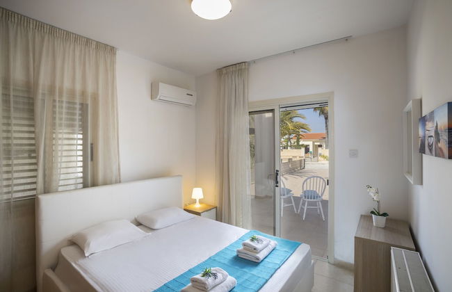 Meneou Beachfront Villa 5 - Foto 2