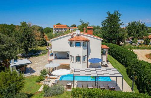 Villa Eufemia near Poreč with large garden and outdoor playground for kids - Foto 1