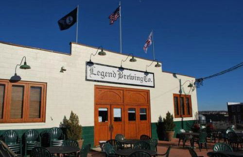 The Great Pink Lady with Huge Wrap Around Porch! - Foto 23