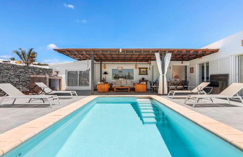 Villa Patos - Photo 1