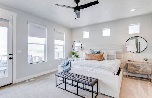 Midway to Heaven! BRAND NEW 5 bed 4.5 bath, HOTTUB - Photo 19