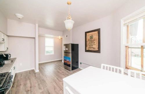 Comfortable and Walkable - Off-Street Parking - Foto 7