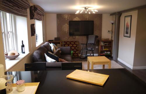 Old Brewery home with pool and gym access - Foto 36