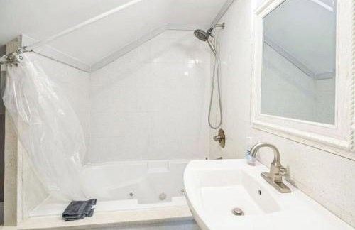 Massive 6 bedroom home with a Pool - Foto 22