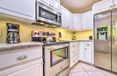 Bright & Airy Lahaina Condo - Walk to Beach! - Foto 8