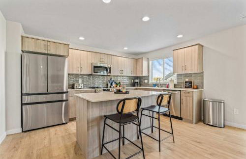 6BR Retreat with Playground Basketball & Sleeps 22 - Foto 7