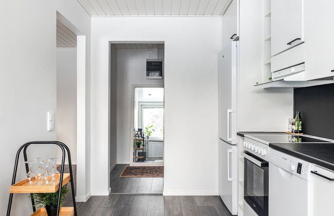 Bright 1BR Apartment next to the Beach - Photo 10