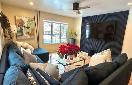 Cozy 4BR 3BA Home- Train to NYC, USOpen, CitiField Mets, MSG, Walk to Harbor & Golf - Photo 1