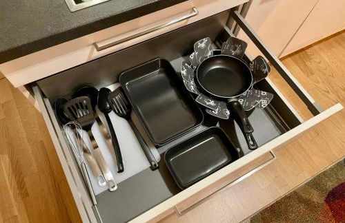 Studio Stevie Nicks I Workplace I 24in Screen I Kitchen I PS4 - Foto 17