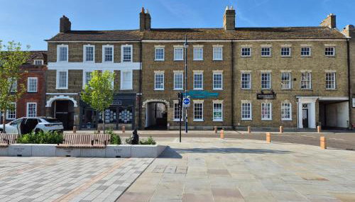 Stunning & spacious Georgian town house in St Neots town centre with parking - Foto 1