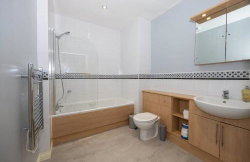 The Sharston - Free Parking & Close To Airport - Foto 10