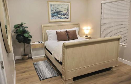 2 Masters, Newly renovated with new furnishings - 4BR 3BA - Photo 29