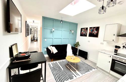 Vibrant Bungalow 2 Bedroom Flat with secure private parking - Foto 1