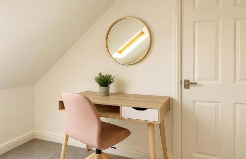 8 Person, 4 Bedroom Light, Warm & Modern Apartment - Foto 18