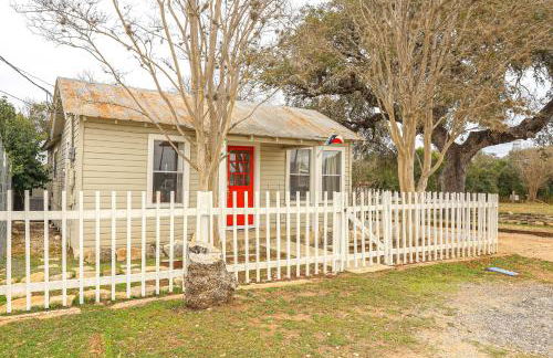 Walk to Main Street Cottage with Deck in Bandera! - Foto 21