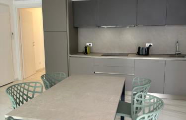 Beach Palace with small swimming pool, private beach, parking - Foto 21