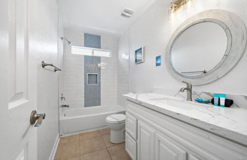 Beach Cottage with Soaking Pool and Outdoor Oasis - Foto 17