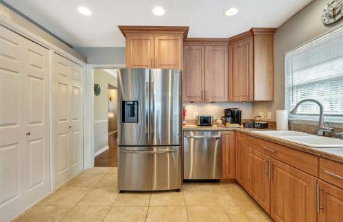 Exquisite Retreat with Heated Pool for 14 Guests, Pool Table Paradise! - Foto 17