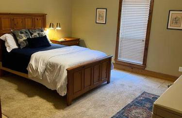 Oxford Chalet Getaway with Lake/Beach Access - Foto 28