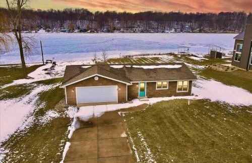Modern SW Michigan Lakefront Home with Fireplace - Foto 7