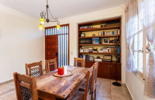 Avia's Seaside Hideaway with Lush Garden - Foto 9