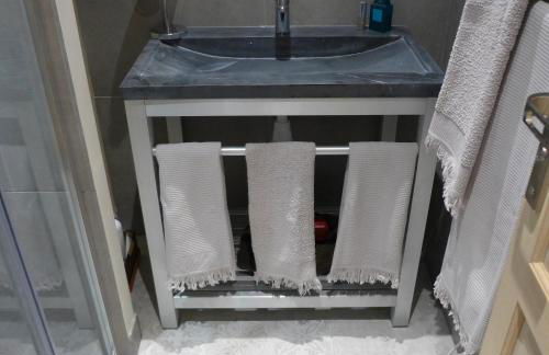 Poles Apart - Foto 17