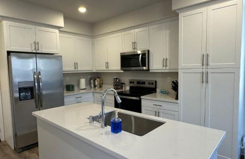 3 bed 3 Bath Gated Corner unit - Foto 3