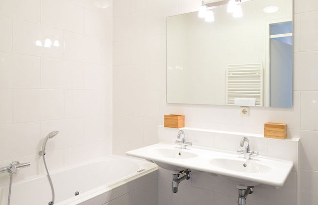 Appealing Apartment in Den Haag With Balcony, Terrace - Photo 44