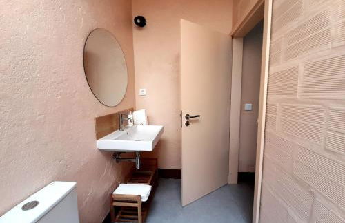 StoryHouse33 - Casa com histórias, pátio e jacuzzi - Foto 6