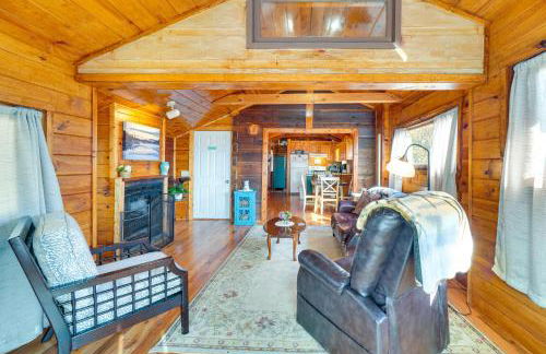 Cabin with Deck and Mountain Views Near Gatlinburg! - Foto 4