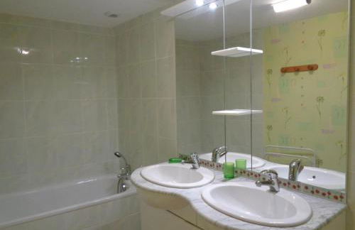 Charmante Maison avec Cheminée et Jardin, Animaux Acceptés - FR-1-496-87 - Foto 15