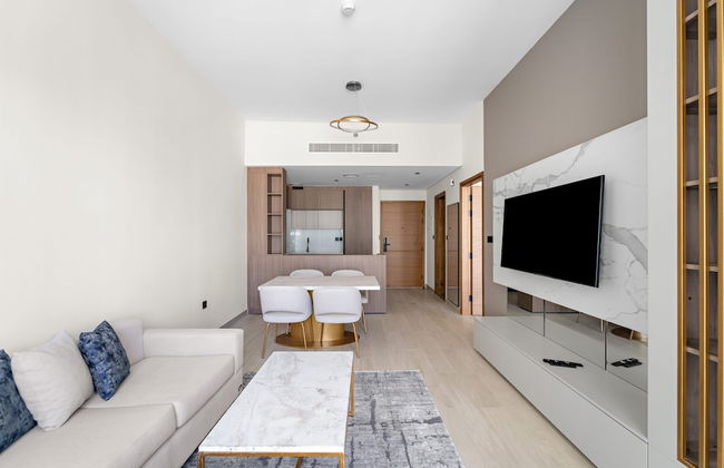 Luxurious 1 Bedroom Retreat With Pool gym and Game - Photo 2