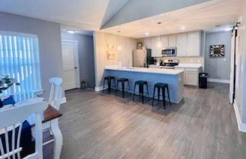 Modern 3-bedroom condo with gas fireplace - Foto 3