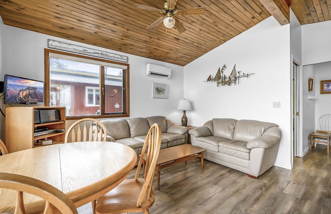 Cozy Cottage by the Lakeshore 4 - Photo 6