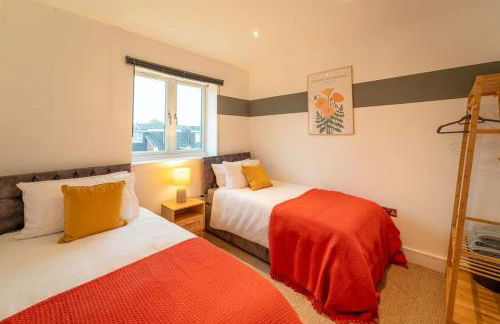 Perfect Getaway 3 Bedroom Home with Fast WiFi & Parking - Photo 20