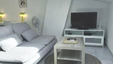 Studio Lumineux & Spacieux, Tout Neuf, Grand Lit - Foto 1