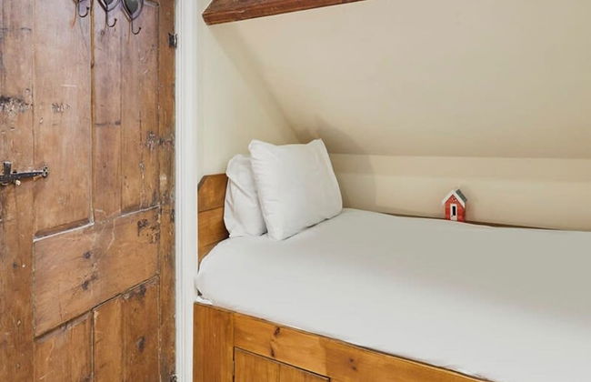 Host Stay Colcott Cottage - Photo 12