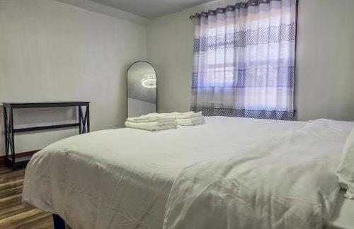 Spacious 3BR Niagara Falls Home with King Bed & Parking 18 Blocks from the Falls - Foto 5