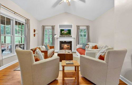 Screened Porch w Swing, Fire Pit, Grill & Deck - Photo 10