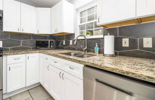 Sunlit Renovated Home, BBQ, Porch & Trails Nearby - Photo 13