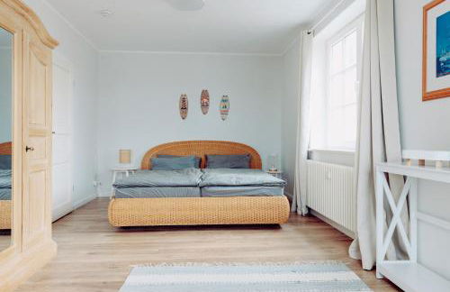 Beste Lage mit Warnowblick - großer Balkon, zwei Schlafzimmer, Aufzug, Stellplatz - Foto 36