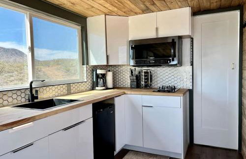 Stunning Tiny House with Picnic Space, Barbecue and Fire Pit in Meadview, Arizona - Foto 53
