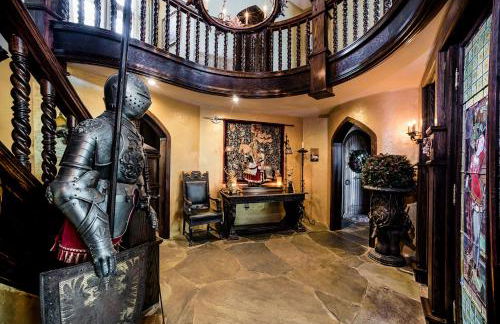 HIGHLANDS CASTLE overlooking Lake George plus 2 other CASTLES & SUITES - Foto 49