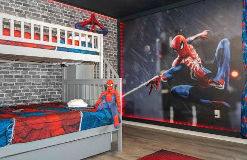 4BR Lakefront - Themed Rooms - Pool & BBQ! - Foto 77