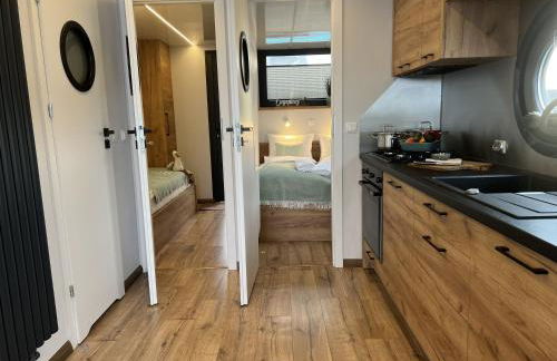 Hausboot mit Motorboot - Foto 21