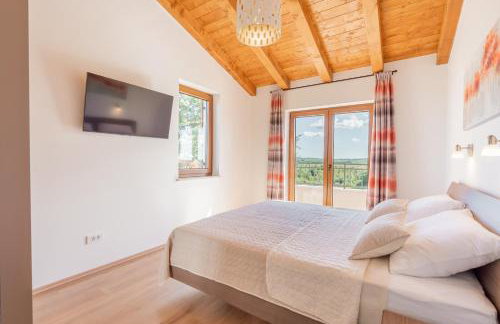 Villa atop the village with stunning view - Foto 16