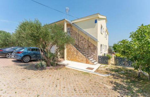 3 Bedroom Cozy Apartment In Ugrinic - Foto 11