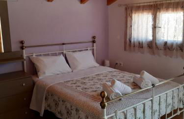 Traditional house in Akamatra square - Photo 1